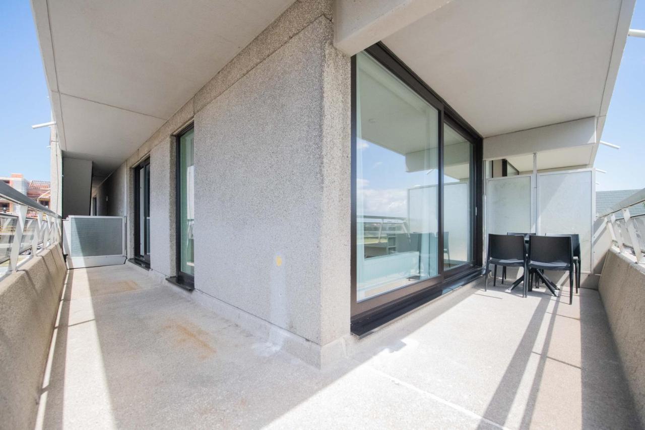 Between Waves Apartment